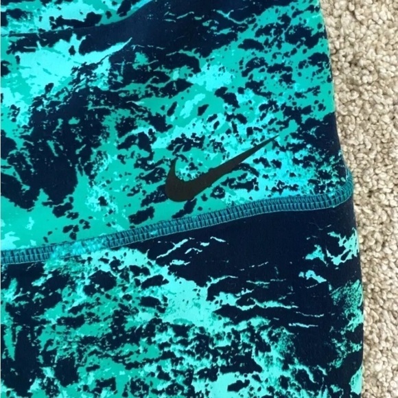 Lot of 2 Womens Nike Sportswear Sz Medium Printed Leggings Sports Bra Dri Fit - Picture 4 of 7